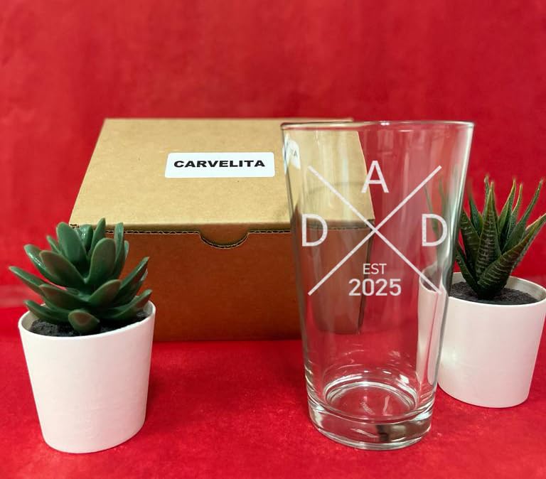 CARVELITA Dad Est 2025 Beer Glass - Pregnancy Announcements For Family - 16oz Beer Pint For Expecting Father - Dad To Be Gifts - Funny New Daddy Gift - First Gifts For Daddy