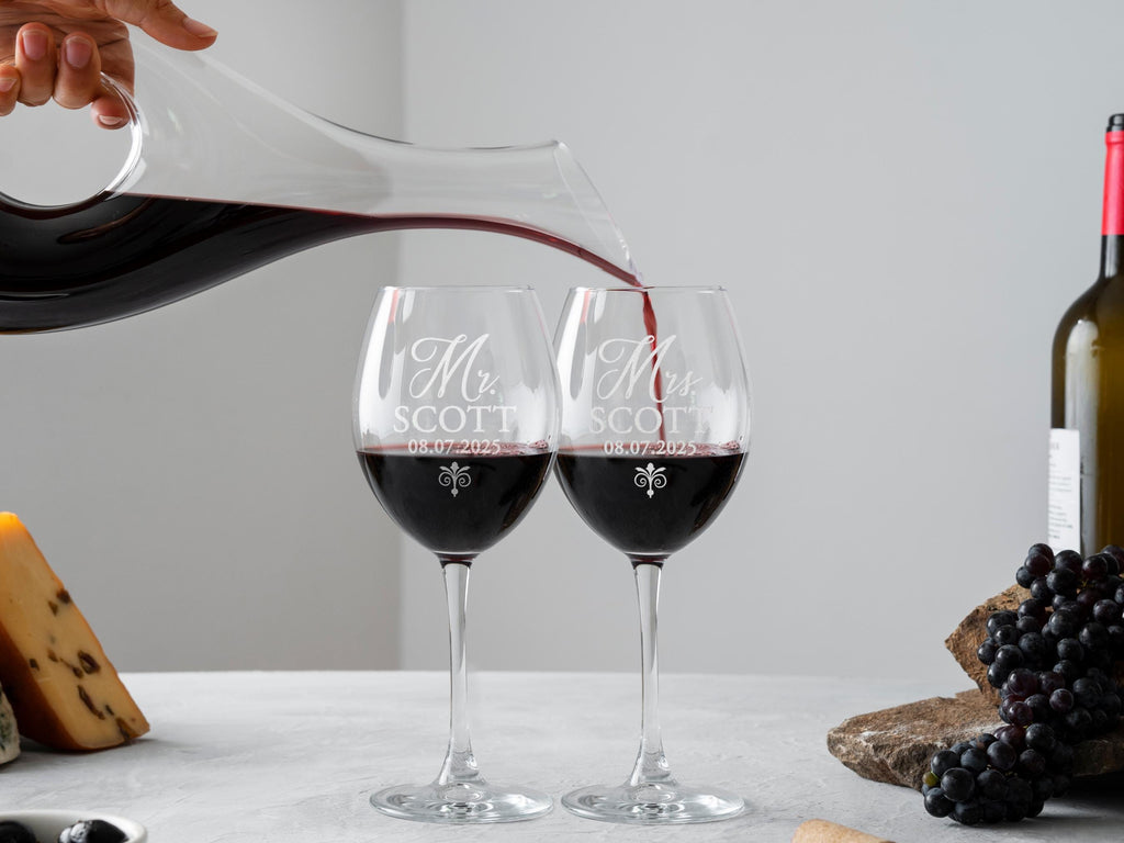 Set of 2 Personalized Engraved Wine Glasses, Monogram Anniversary Couple Wine Glasses, Custom Wedding Toasting Wine Glass, Wedding Gift