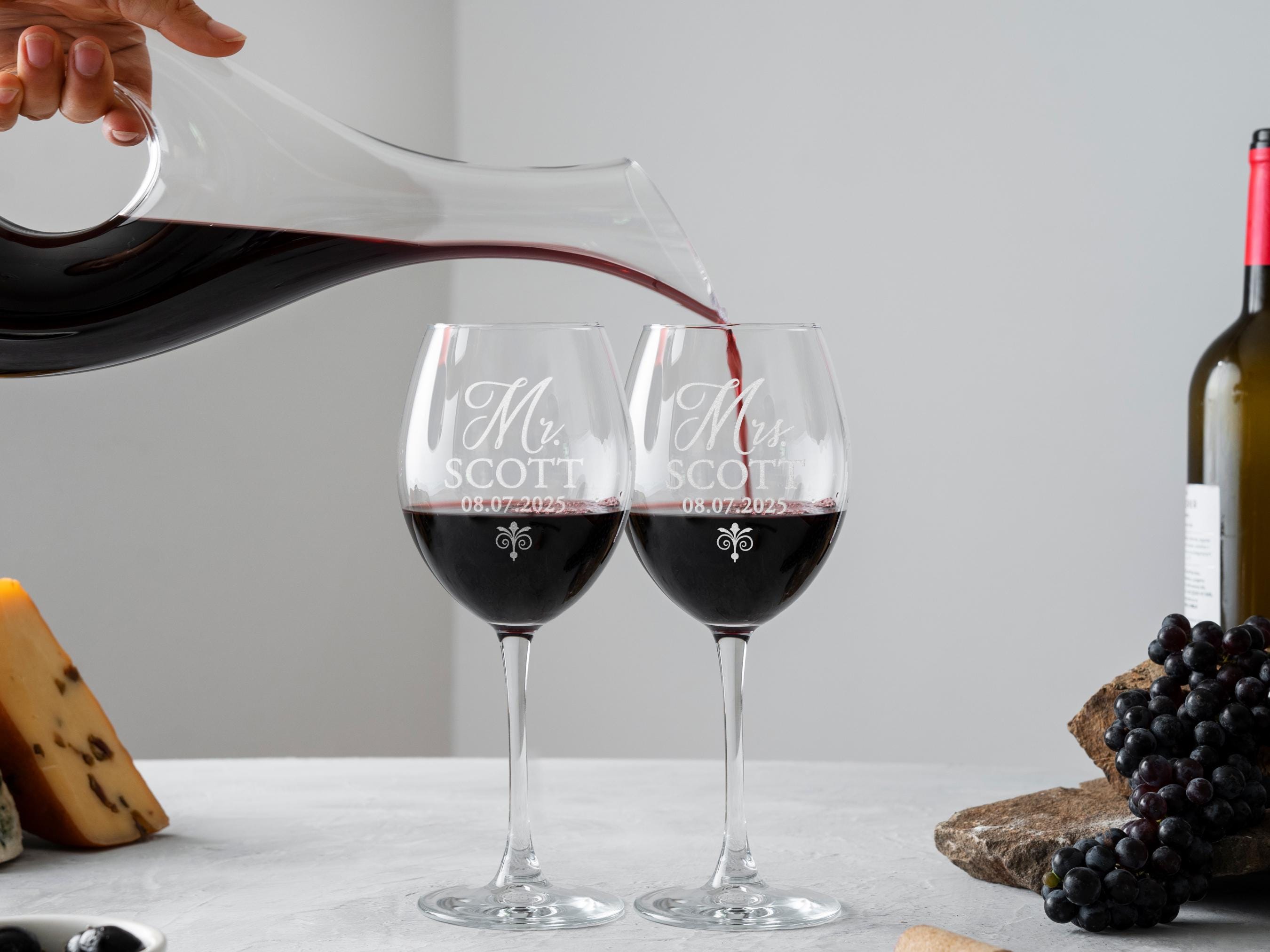 Set of 2 Personalized Engraved Wine Glasses, Monogram Anniversary Couple Wine Glasses, Custom Wedding Toasting Wine Glass, Wedding Gift