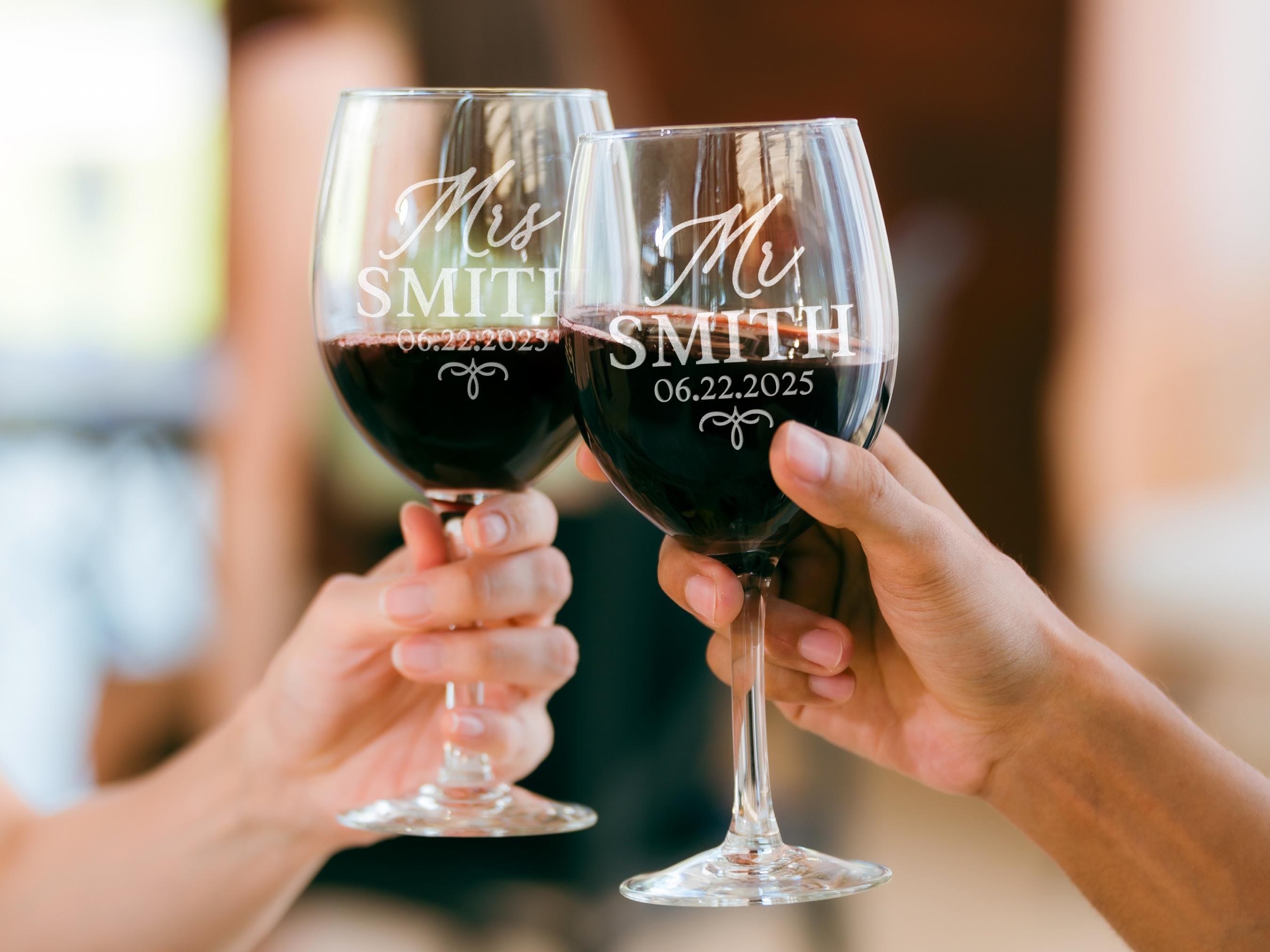 Set of 2 Personalized Engraved Wine Glasses, Monogram Anniversary Couple Wine Glasses, Custom Wedding Toasting Wine Glass, Wedding Gift