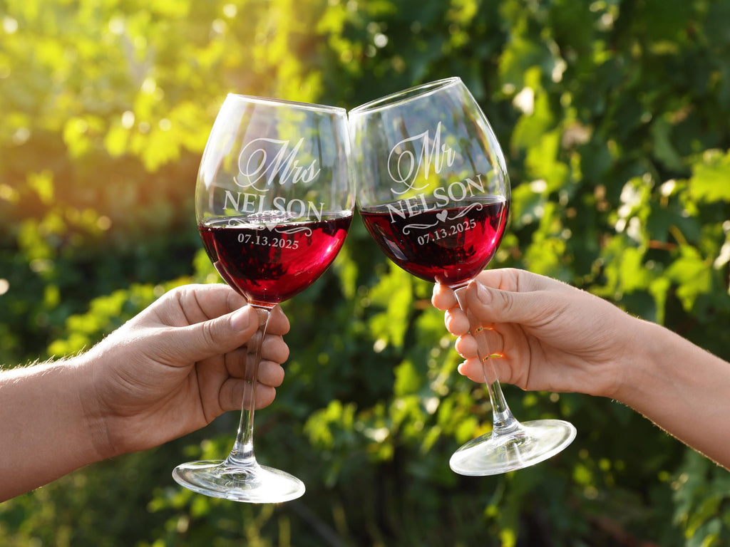 Set of 2 Personalized Engraved Wine Glasses, Monogram Anniversary Couple Wine Glasses, Custom Wedding Toasting Wine Glass, Wedding Gift